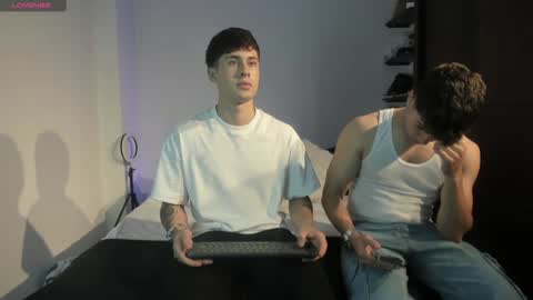 twintease online show from February 2, 1:55 am