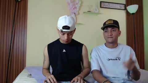 twohottrouble  online show from March 30, 9:16 pm