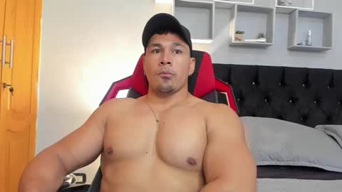 tyler_hank1 online show from March 24, 6:35 pm