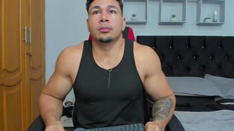 tyler_hank1 online show from June 28, 2:34 pm
