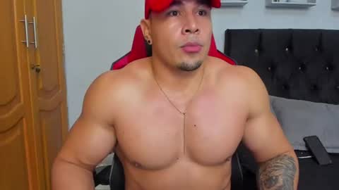 tyler_hank1 online show from June 25, 5:12 am
