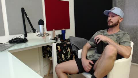 Snapshot of tyronemattias chatting on February 21, 9:11 pm Tyrone Mattias online show from February 21, 9:11 pm
