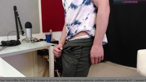 Snapshot of tyronemattias chatting on March 6, 11:31 pm Tyrone Mattias online show from March 6, 11:31 pm