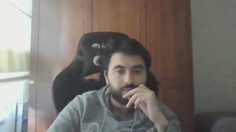 umutsuzevada online show from January 3, 11:25 am