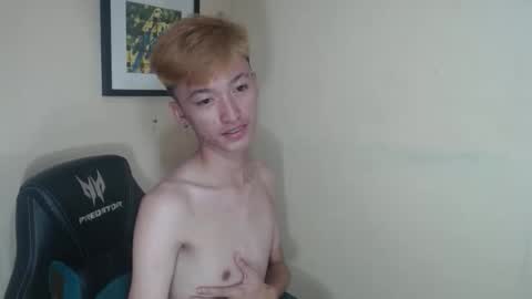 urasian_ladyboyxxx online show from April 23, 7:13 am