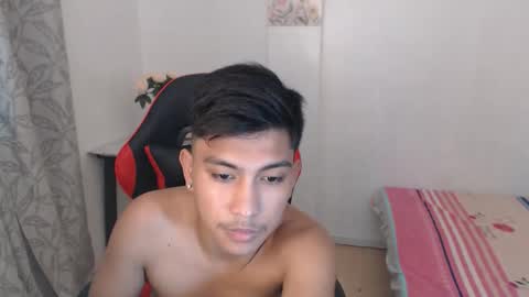 Snapshot of urcuteguy_jhonx chatting on September 17, 4:19 pm Dannie online show from September 17, 4:19 pm
