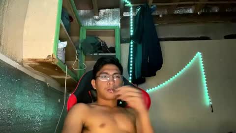 Snapshot of urcuteguy_jhonx chatting on October 3, 3:11 am Dannie online show from October 3, 3:11 am