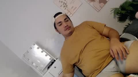 ure_fattytoy143 online show from June 21, 2:33 pm
