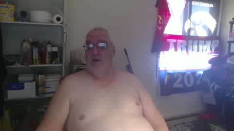 Snapshot of usgoober chatting on January 4, 3:17 pm Eric online show from January 4, 3:17 pm