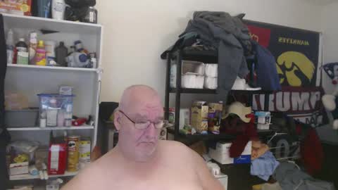 Snapshot of usgoober chatting on December 12, 3:21 am Eric online show from December 12, 3:21 am
