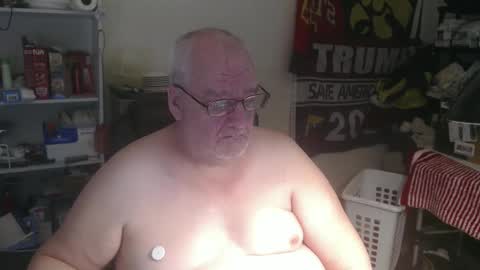 Snapshot of usgoober chatting on February 26, 3:53 am Eric online show from February 26, 3:53 am