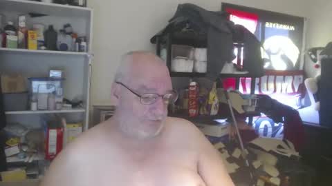 Snapshot of usgoober chatting on December 24, 3:05 pm Eric online show from December 24, 3:05 pm