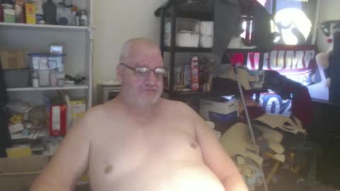 Snapshot of usgoober chatting on December 23, 3:12 pm Eric online show from December 23, 3:12 pm