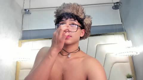 Valentin0 online show from November 5, 9:50 pm