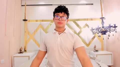 Valentin0 online show from October 25, 11:45 am