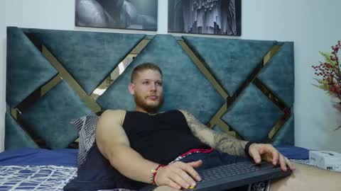 Snapshot of valentino_ferrari28 chatting on October 23, 2:04 am Valentino Ferrari online show from October 23, 2:04 am