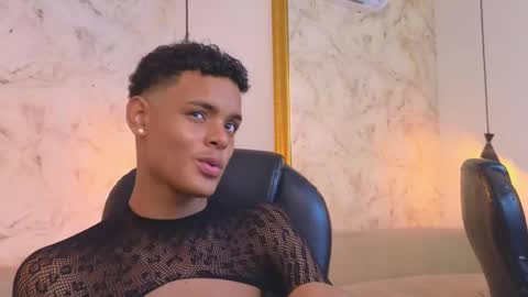 Snapshot of valentino_thompson chatting on October 1, 10:57 pm valentino_thompson online show from October 1, 10:57 pm