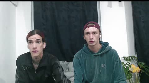 Snapshot of vamp_noah chatting on December 23, 1:51 am Vamp Noah and Dan online show from December 23, 1:51 am