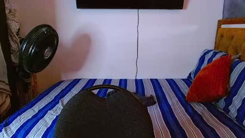 velk_hot1 online show from May 30, 7:25 pm