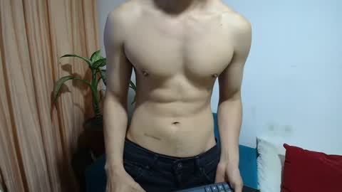 versatileguuy online show from March 27, 3:10 am