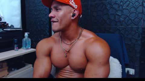 Snapshot of viktorherrera chatting on December 2, 3:12 pm Viktor Herrera online show from December 2, 3:12 pm