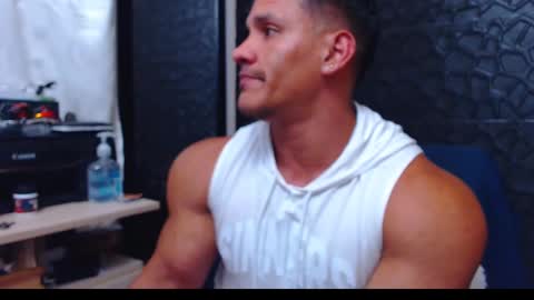 Snapshot of viktorherrera chatting on December 23, 3:50 am Viktor Herrera online show from December 23, 3:50 am