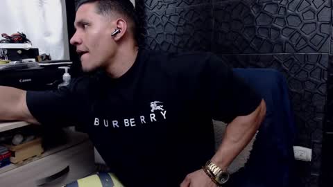 Snapshot of viktorherrera chatting on February 11, 1:31 am Viktor Herrera online show from February 11, 1:31 am