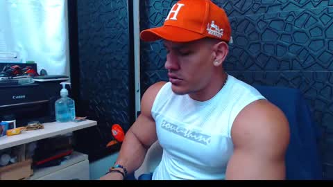 Snapshot of viktorherrera chatting on December 22, 2:06 pm Viktor Herrera online show from December 22, 2:06 pm