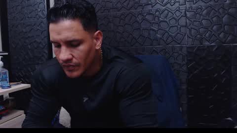 Snapshot of viktorherrera chatting on January 3, 5:42 pm Viktor Herrera online show from January 3, 5:42 pm