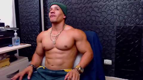 Snapshot of viktorherrera chatting on February 18, 3:10 pm Viktor Herrera online show from February 18, 3:10 pm