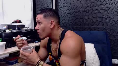 Snapshot of viktorherrera chatting on February 28, 5:59 pm Viktor Herrera online show from February 28, 5:59 pm