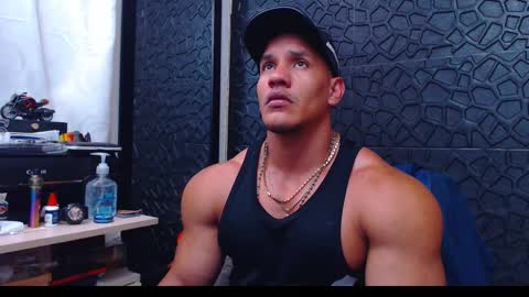 Snapshot of viktorherrera chatting on January 2, 4:02 pm Viktor Herrera online show from January 2, 4:02 pm