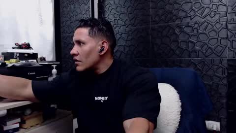 Snapshot of viktorherrera chatting on February 13, 2:23 am Viktor Herrera online show from February 13, 2:23 am