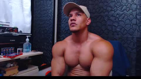 Snapshot of viktorherrera chatting on December 15, 4:37 pm Viktor Herrera online show from December 15, 4:37 pm