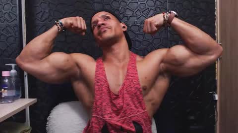 Snapshot of viktorherrera chatting on October 7, 5:28 pm Viktor Herrera online show from October 7, 5:28 pm