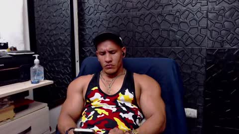 Snapshot of viktorherrera chatting on February 20, 5:18 pm Viktor Herrera online show from February 20, 5:18 pm