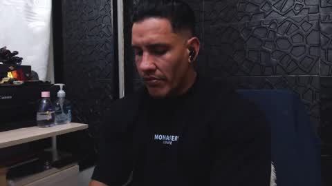 Snapshot of viktorherrera chatting on October 1, 4:27 am Viktor Herrera online show from October 1, 4:27 am