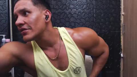 Snapshot of viktorherrera chatting on October 11, 6:45 pm Viktor Herrera online show from October 11, 6:45 pm