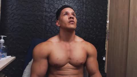 Viktor Herrera online show from November 3, 9:49 pm