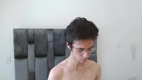 Snapshot of viktornoir chatting on October 18, 4:34 pm viktornoir online show from October 18, 4:34 pm