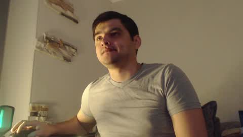 Snapshot of virgil____ chatting on December 4, 2:31 am virgil____ online show from December 4, 2:31 am