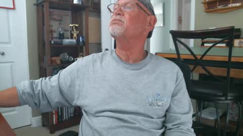 Snapshot of vueuorme chatting on February 17, 2:48 pm Vueuorme online show from February 17, 2:48 pm