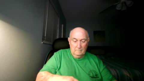 Snapshot of wfs2946 chatting on October 24, 12:13 am wfs2946 online show from October 24, 12:13 am