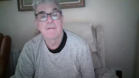 whitebriefs009 online show from January 11, 10:41 am