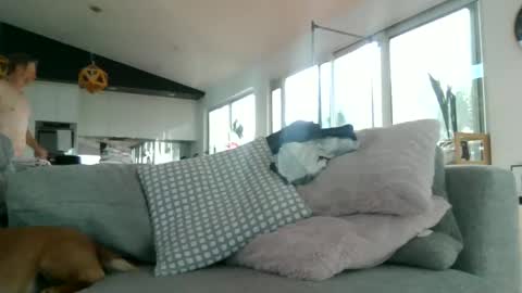 whitepantieman online show from January 5, 9:25 pm