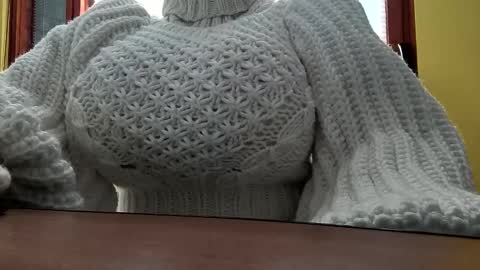 whitesweater online show from October 29, 8:06 am