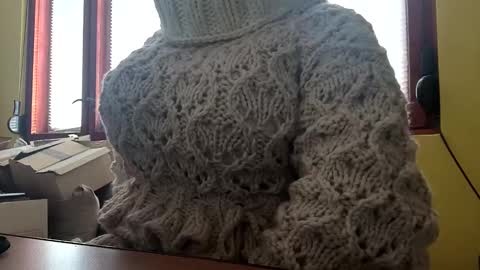 whitesweater online show from February 11, 7:24 am