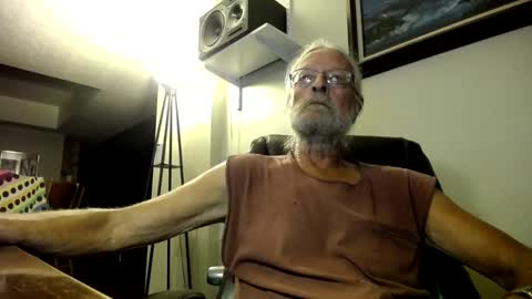 whofcares2 online show from October 6, 12:37 am