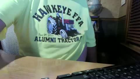 Snapshot of whydog chatting on October 7, 2:37 am whydog online show from October 7, 2:37 am