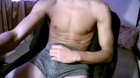 Snapshot of willingwillwet chatting on January 21, 10:34 am Call me Babe online show from January 21, 10:34 am